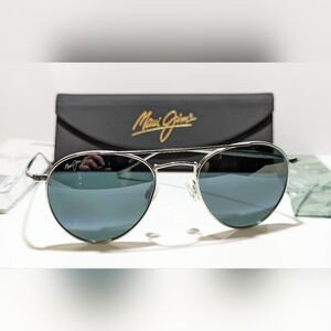 New Maui Jim Pisces Silver Titanium Aviator Polarized Grey Lens Sunglass 548N-17